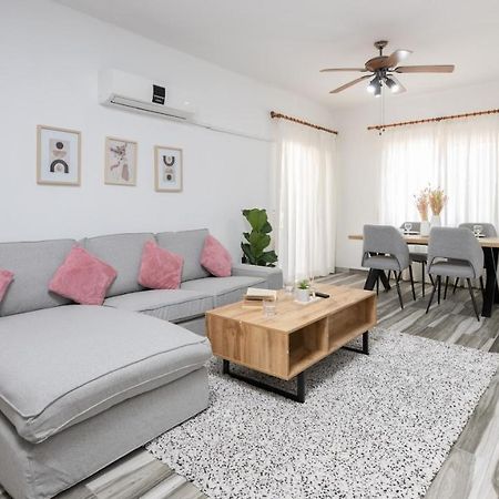Beautiful Apartment In Harbour Paphos, Central & Close To Beach Extérieur photo