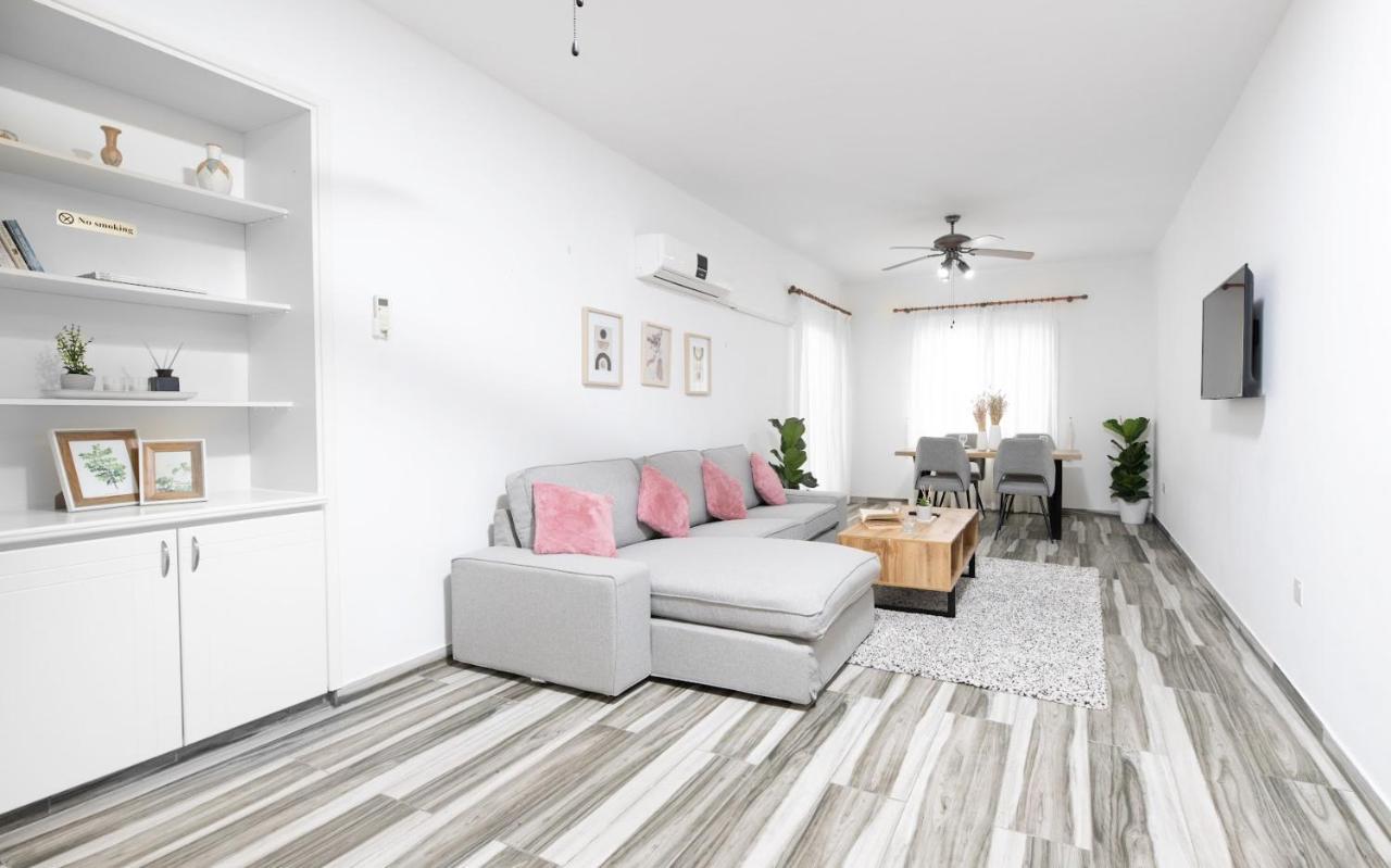 Beautiful Apartment In Harbour Paphos, Central & Close To Beach Extérieur photo